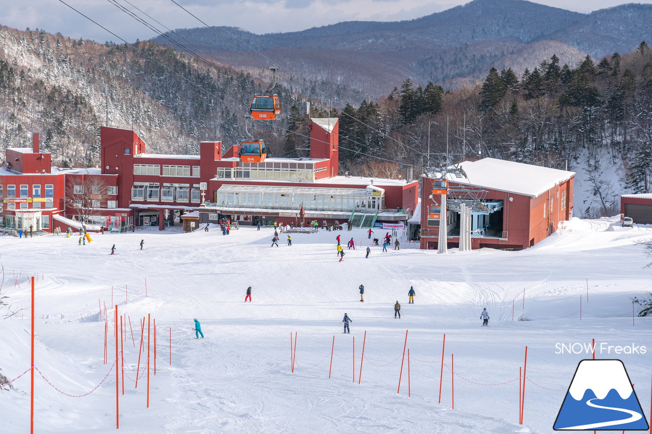 札幌国際スキー場｜積雪100cm超え！名物の急斜面『ダウンヒルコース』を含む、全てのコースが気持ち良～く滑走可能です(^^)/